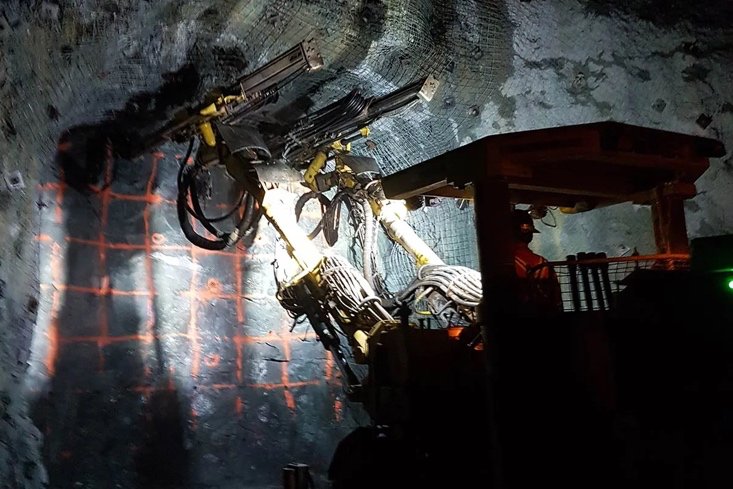 Vonisanani mining crew underground on site